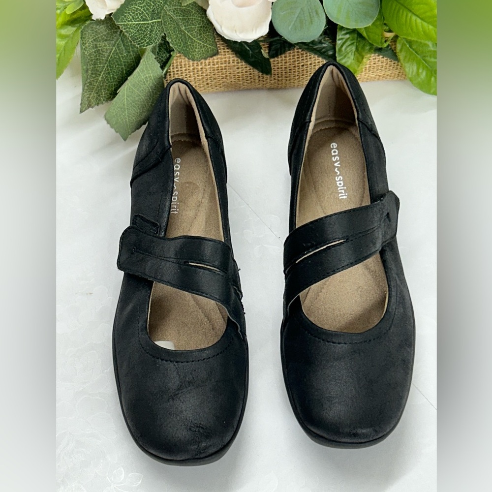 Easy Spirit Women's Black Flats